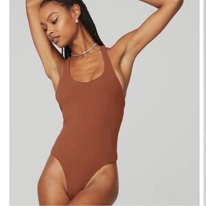 ALO Yoga Rust Brown Scoop bodysuit M NWT